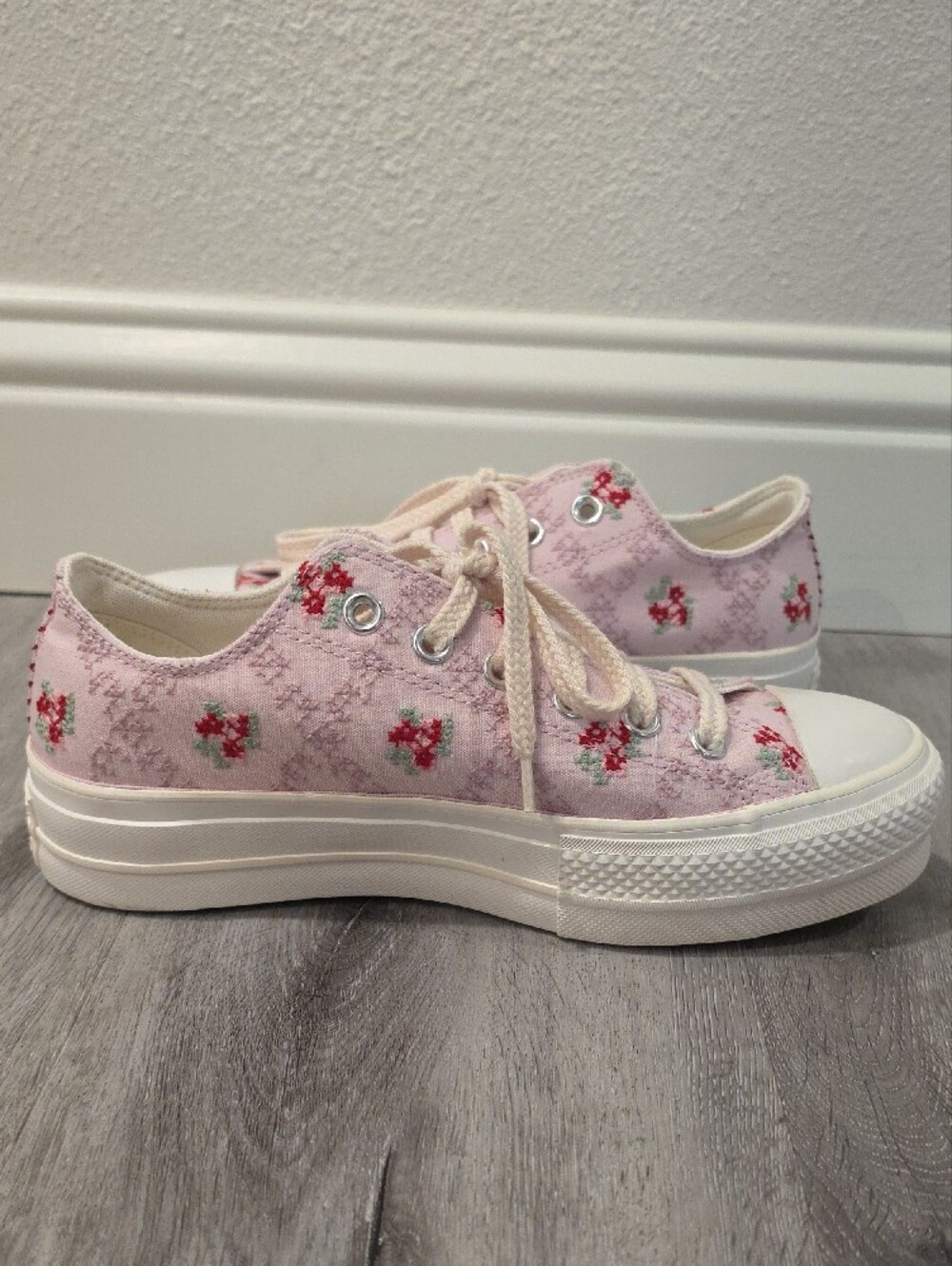Converse Lift Platform - Rose Cross Stitch - Low Top, Size 8 - Picture 8 of 16